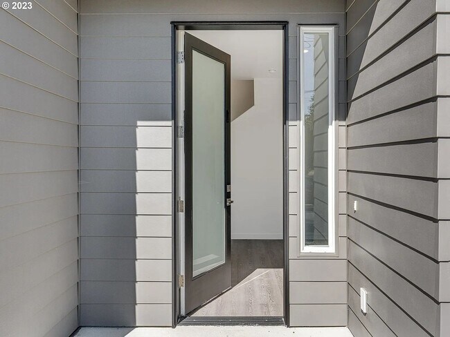 Interior Photo - Montana Ave 6 Plex