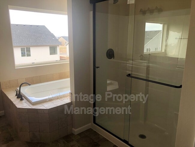Building Photo - 5836 NE Chandra Ct
