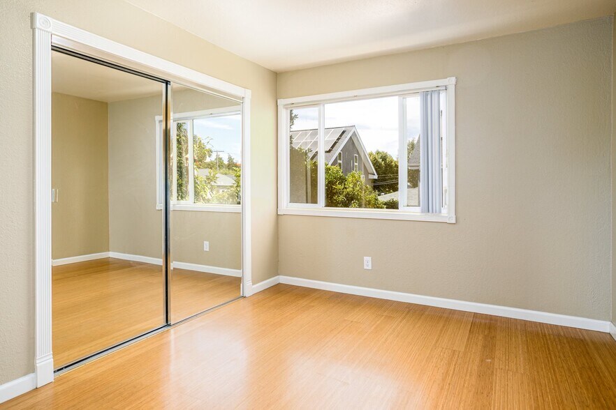 Building Photo - 2217 9th St