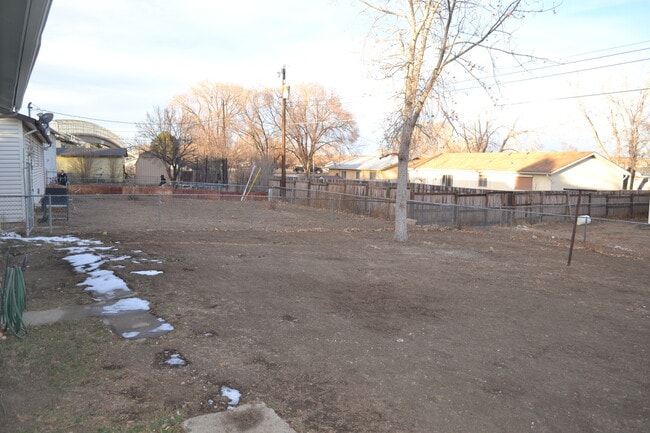 Building Photo - Ranch Style Home 3 beds, 1 bath close to F...