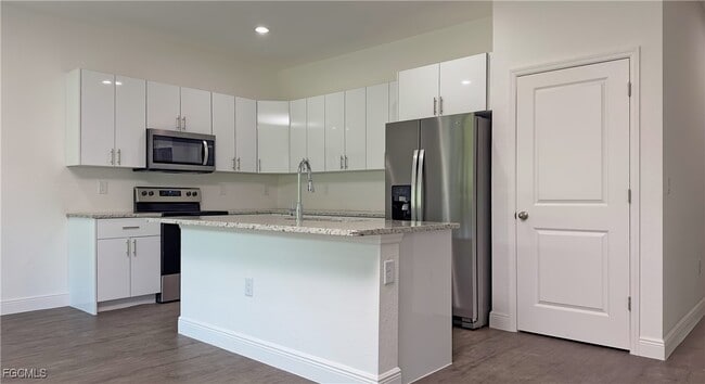 Building Photo - 8025 Oakleaf Cir