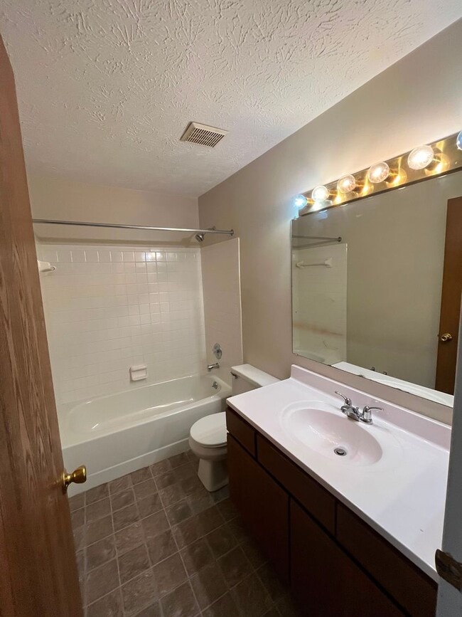 Building Photo - Beautiful 2BR/2BA Condo with Pool, Fitness Center & Private Balcony