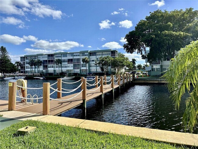 Building Photo - 2731 Taft St