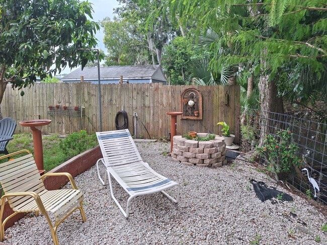 Building Photo - LOCATION LOCATION MAINLAND NEW SMYRNA BEACH!