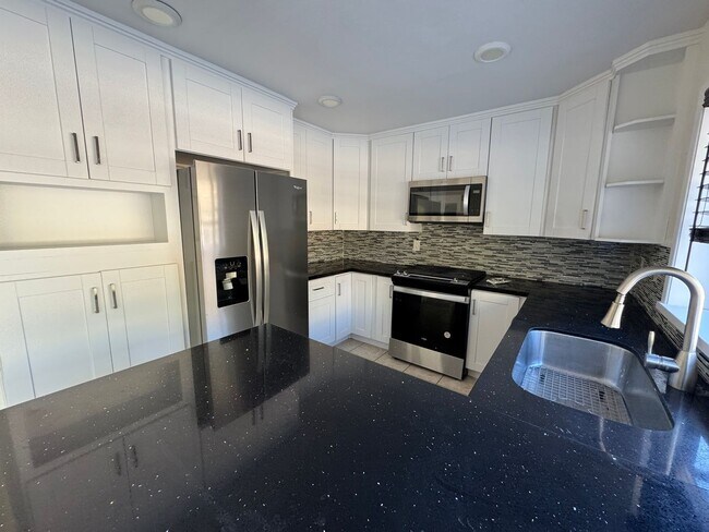 Building Photo - 4 Bedroom - 2 Bathroom with view