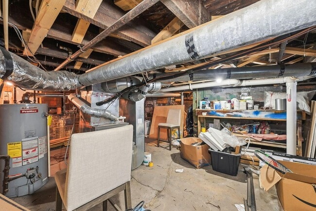 Building Photo - 565 Lathrop St