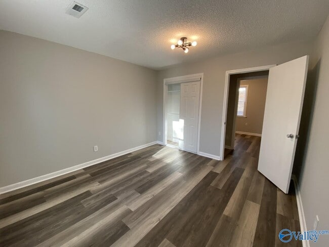 Building Photo - 13918 SW Wyandotte Dr