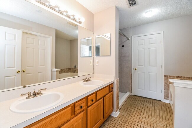 Building Photo - 481 Portobello Dr