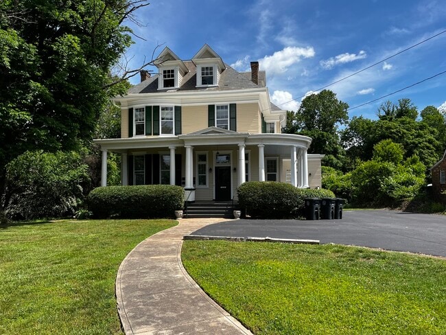 Building Photo - 2110 Rivermont Ave