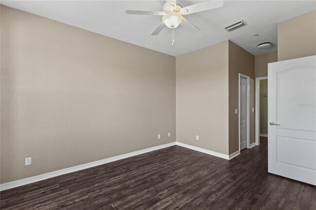 Building Photo - 819 Fairwaycove Ln