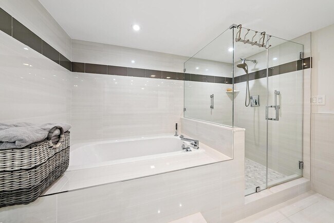 Building Photo - 5070 N Ocean Dr