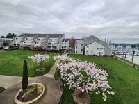 Building Photo - 2 BD Condo with River View, washer/dryer, microwave and W/S/G&L included.