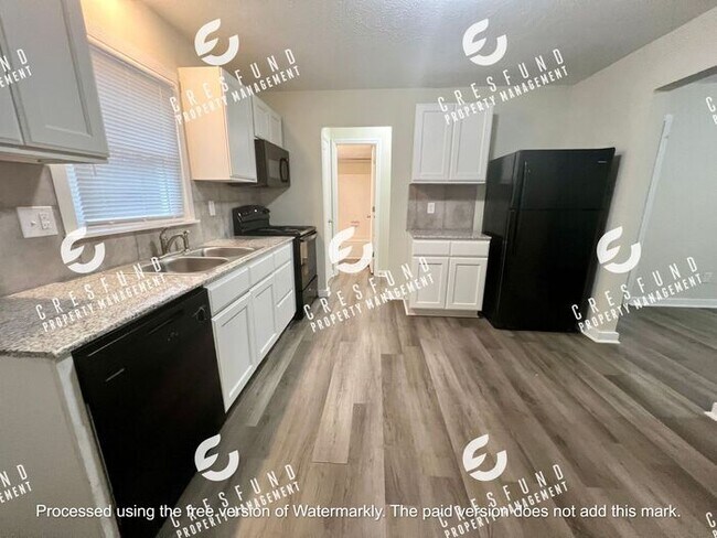 Building Photo - Spacious 1 BR 1 Bath bottom unit