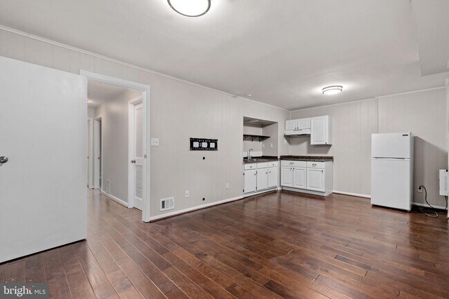 Building Photo - 9106 Suede Ct