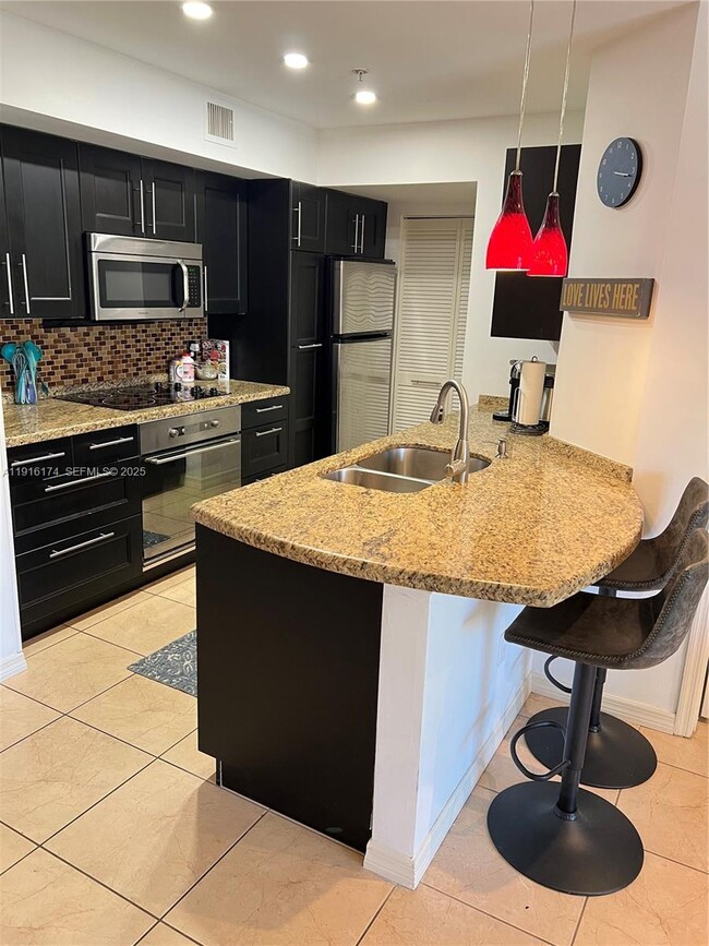 Building Photo - 460 S Park Rd