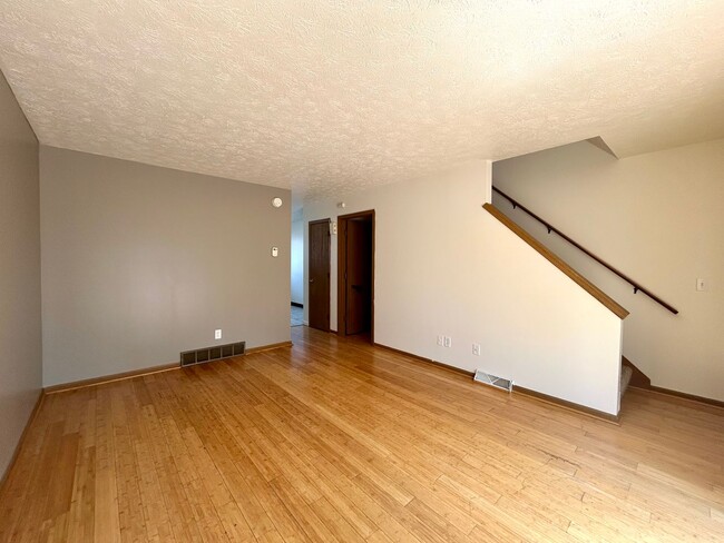 Building Photo - Two Bedroom Home in Southwest Grand Rapids