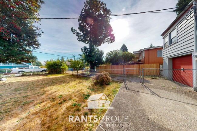 Building Photo - 2-Bedroom Home with Basement on a Spacious...