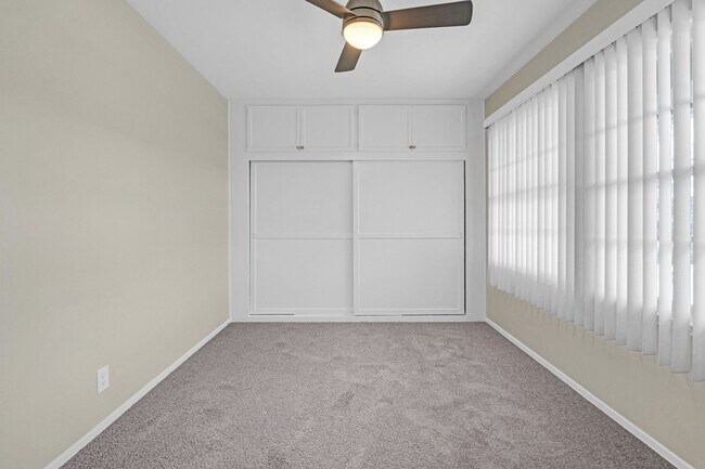 Building Photo - 2 BEDROOMS 1 BATH UNIT IN GREAT LOCATION!!!