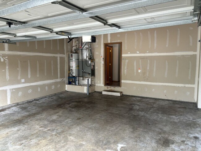 Building Photo - Stunning 3-Bedroom Home in Puyallup's Silver Pointe For Rent!