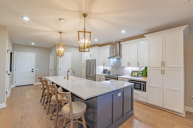 Building Photo - 5211 Highpointe Lakes Dr