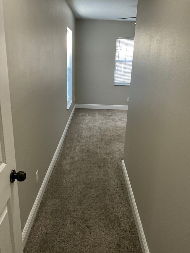 Building Photo - Gorgeous and Beautifully Maintained 3/2 Home on Close to an Acre