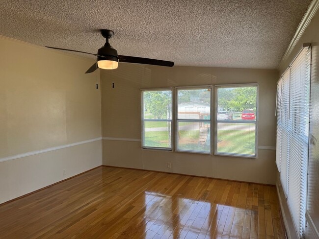 Building Photo - Three Bedroom Doublewide in Claremont