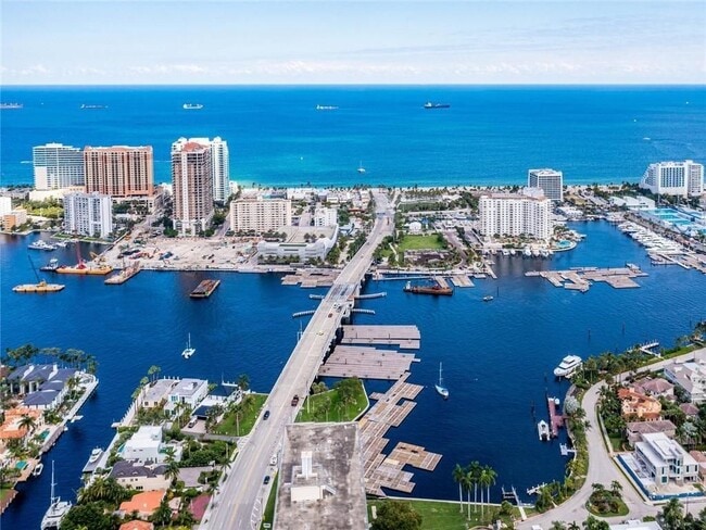 Building Photo - 2437 Castilla Isle
