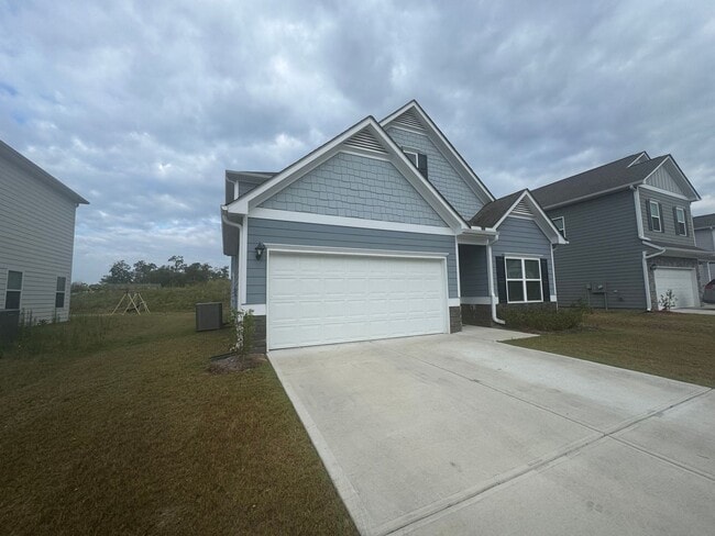Building Photo - Newer 3/2.5 House in Armuchee- $2,200
