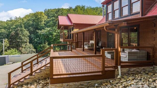 Building Photo - 2209 Henderson Springs Rd