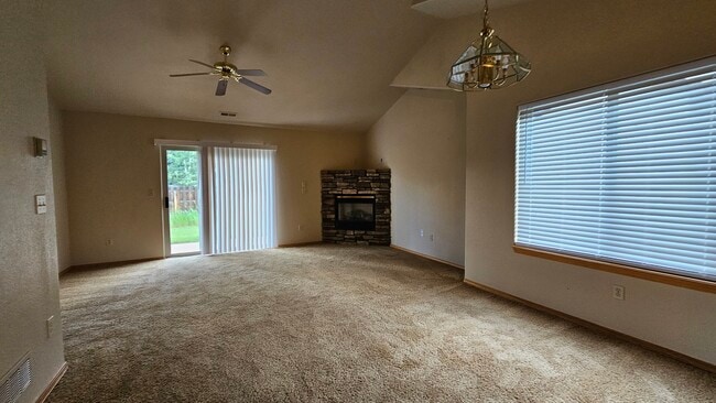 Building Photo - 1642 Columbine Village Dr