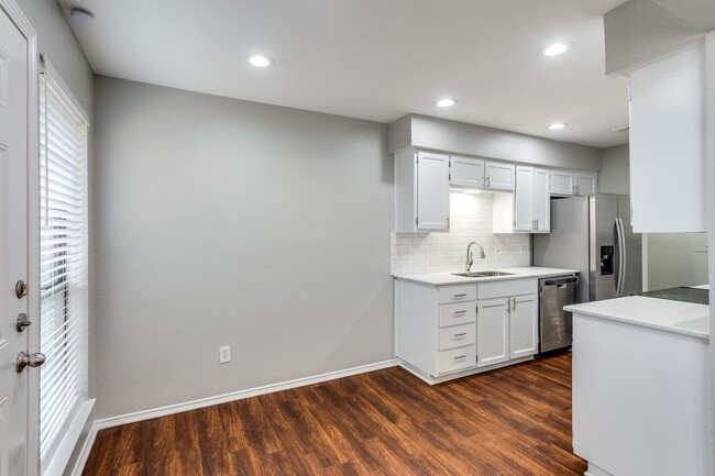 Building Photo - 117 Peachtree Ct