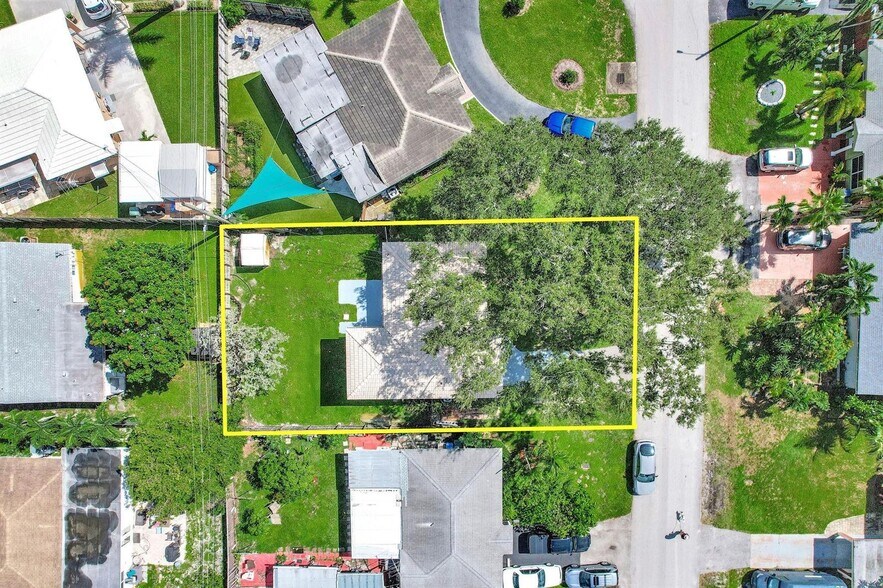 Building Photo - 261 NE 45th St