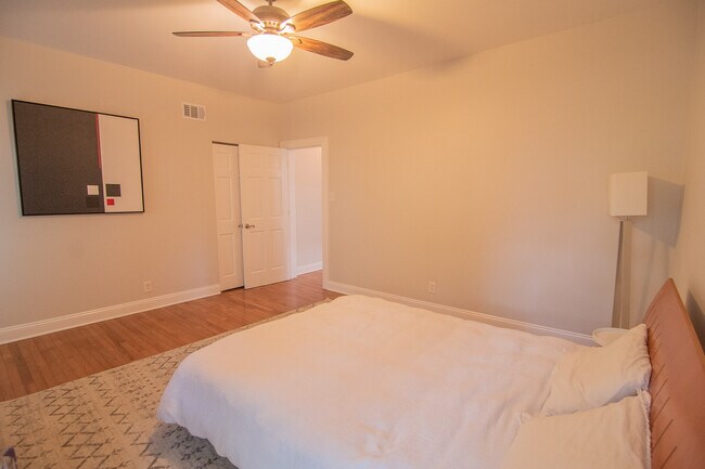 Building Photo - 5811 N Winthrop Ave