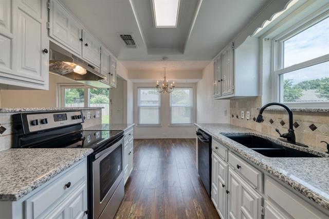 Building Photo - 1700 Willow Vale Dr