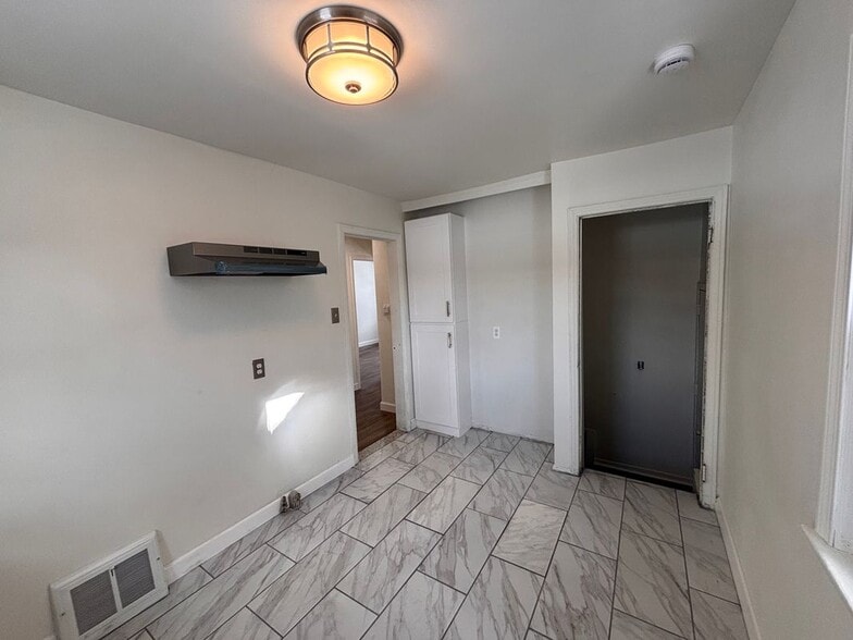 Building Photo - 19425 Fenmore St