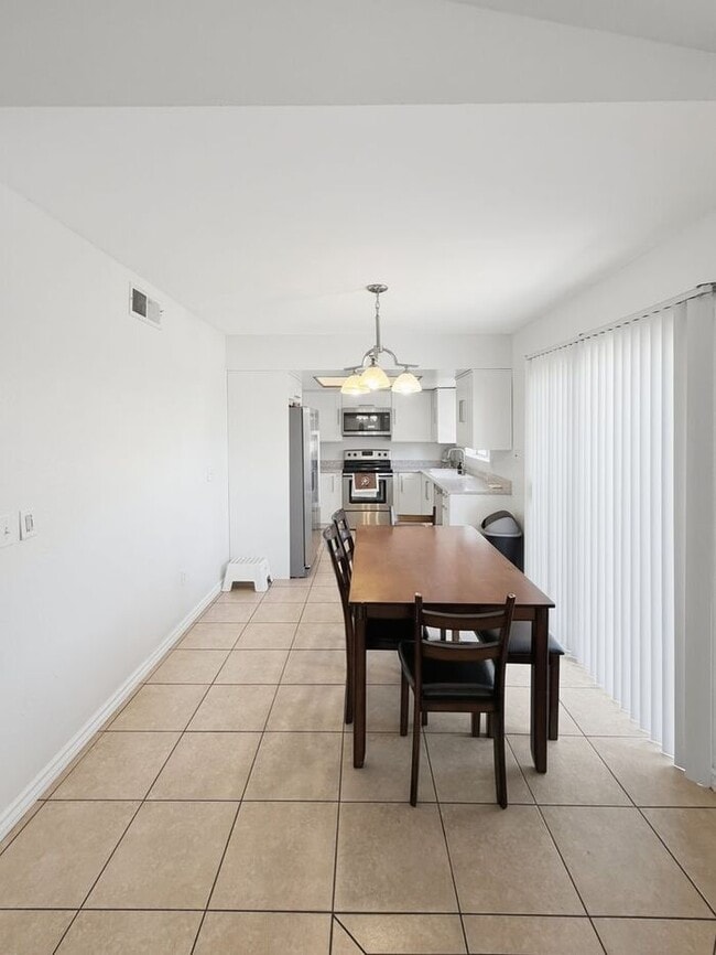Building Photo - Townhome in the heart of Tempe!