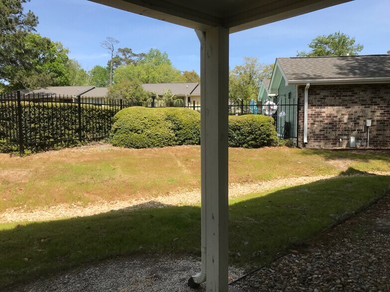 Building Photo - 1859 Montclair Dr