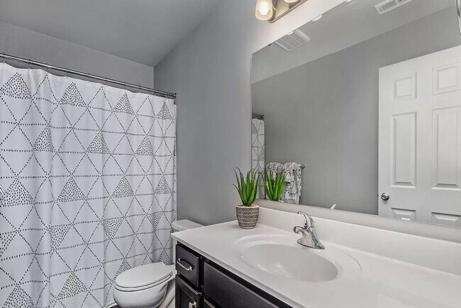 Building Photo - Wonderful Newer Condo for Lease