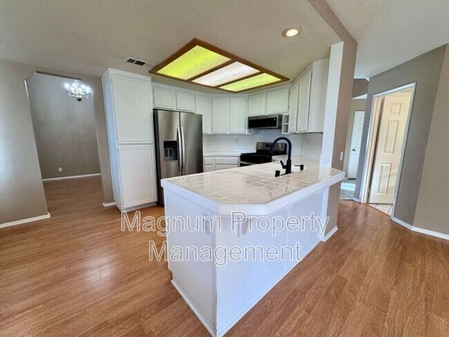 Building Photo - 40475 Crystal Aire Ct