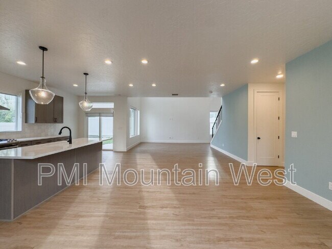 Building Photo - 331 S 680 W