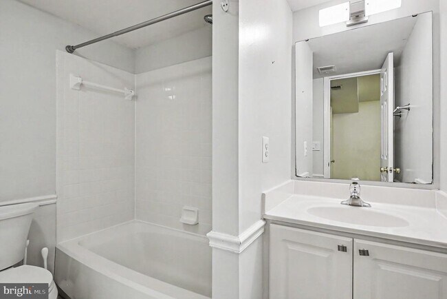Building Photo - 4872 Ebb Tide Ct