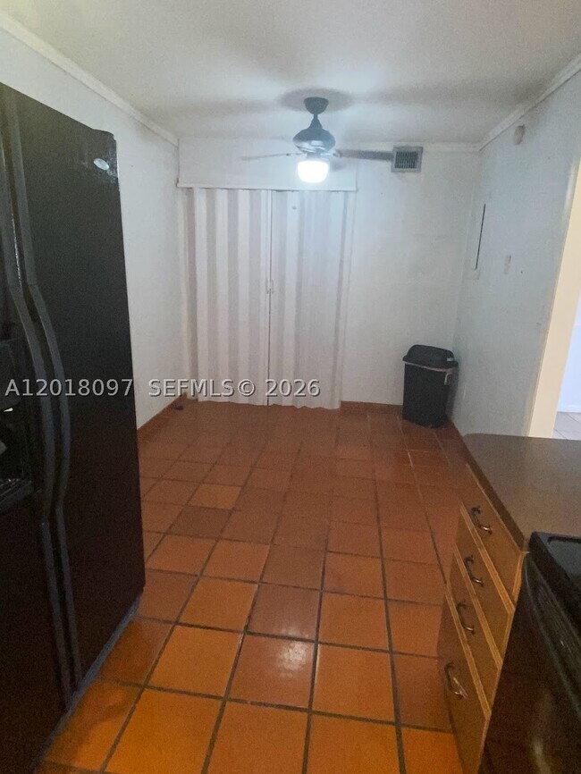 Building Photo - 13951 Kendale Lakes Dr