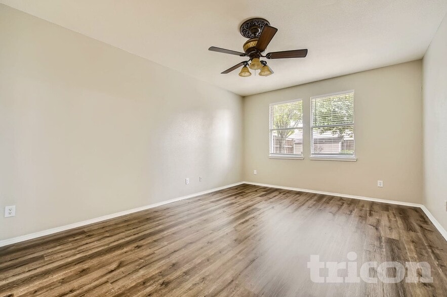 Building Photo - 103 Hollow Tree Dr