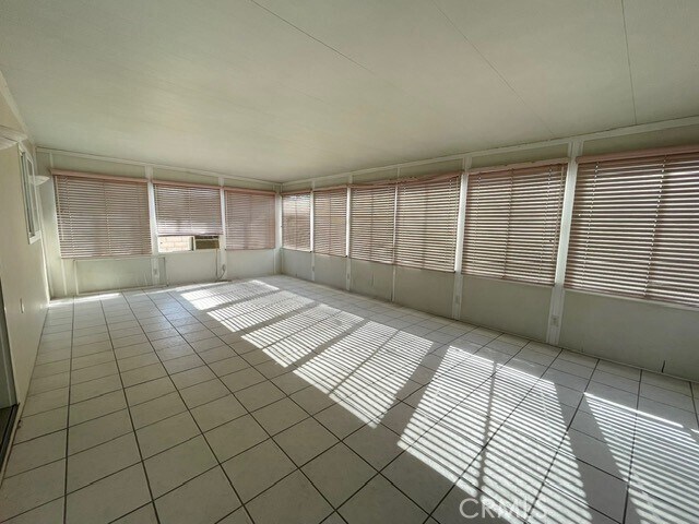 Building Photo - 825 Ardmore Ct