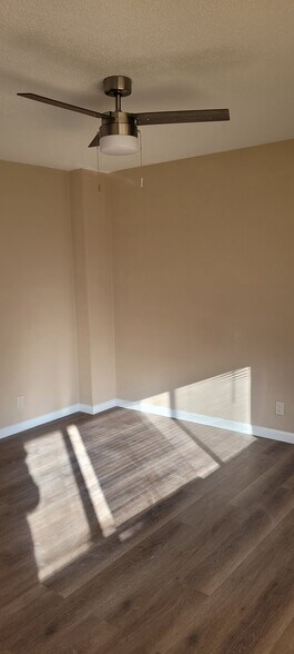new hardwood floor, ceiling fan, new doors - 10001 kodiak Dr