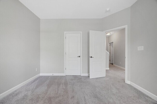 Building Photo - 623 Freeman Dr