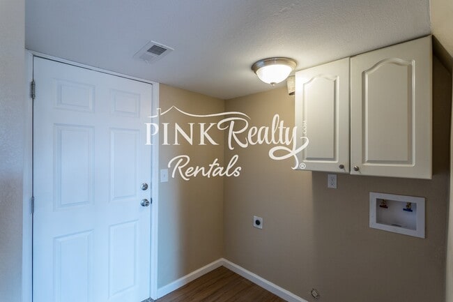 Building Photo - 8274 Caravel Dr