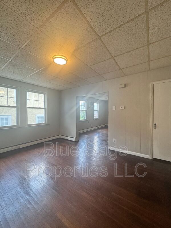 Building Photo - 3207 Albemarle Ave