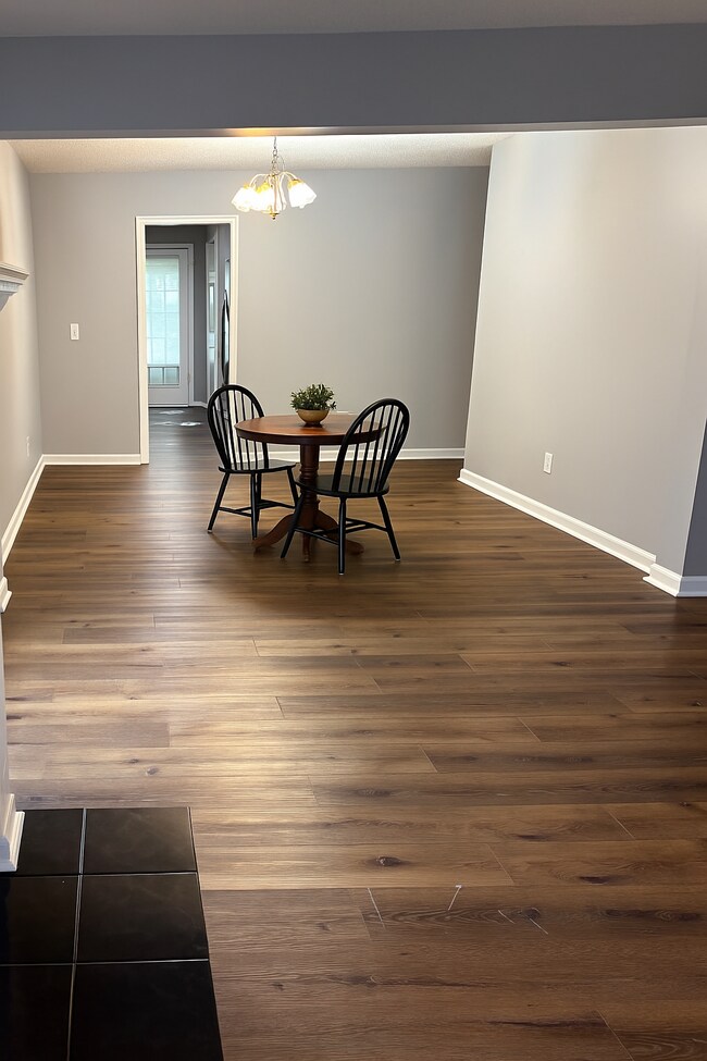 Building Photo - 5203 Frankford Dr SE