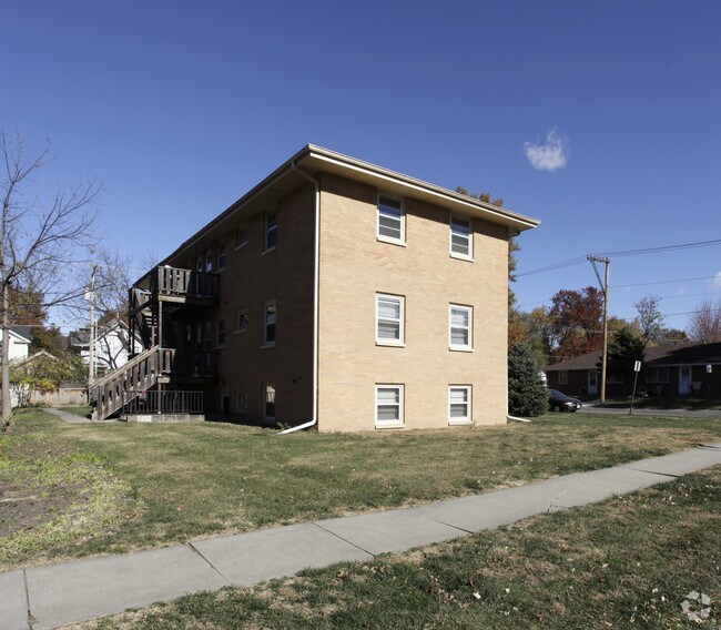 Building Photo - 2405 N 50th St